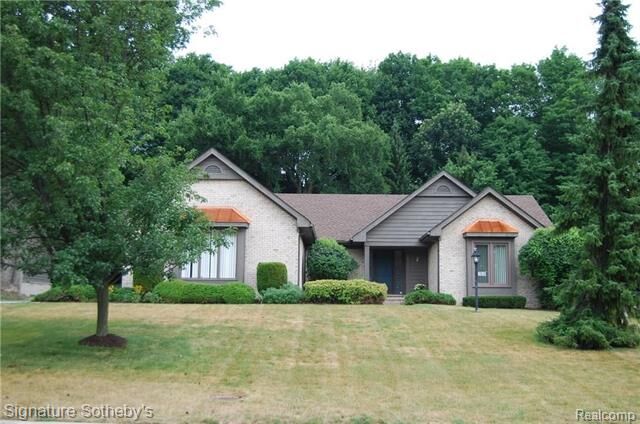 Property Photo: 29510 Ashford Parkway MI 48334