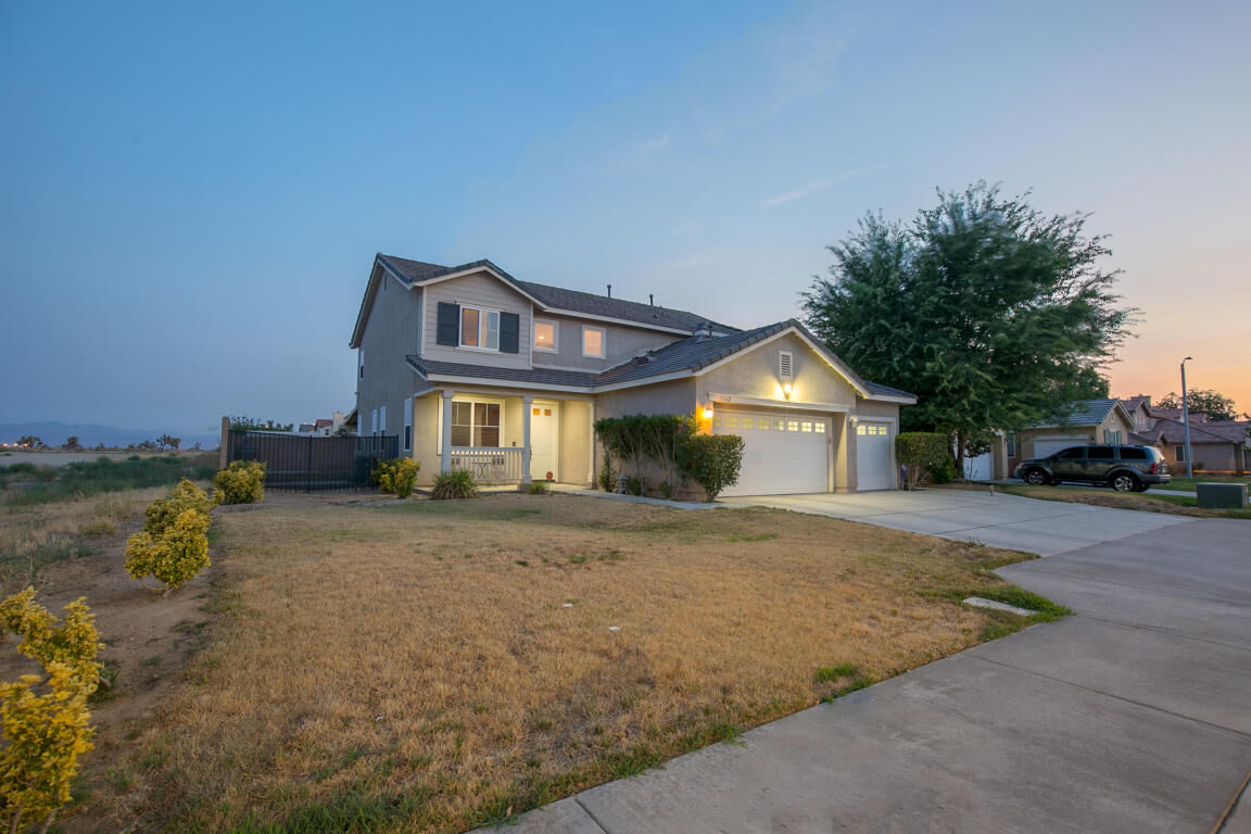Property Photo:  1162 E K-6  CA 93535 