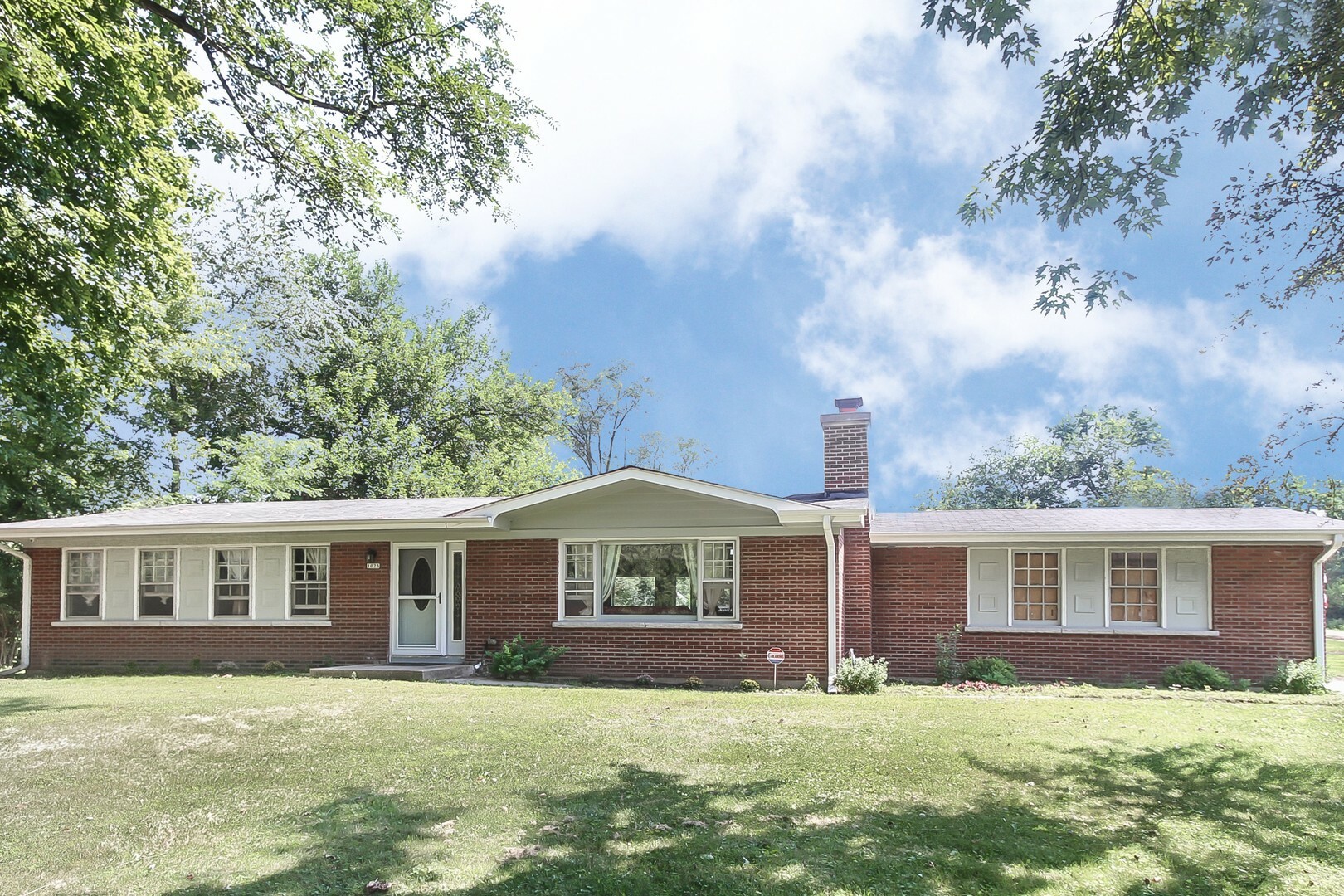 Property Photo:  1025 Center Drive  IL 60177 