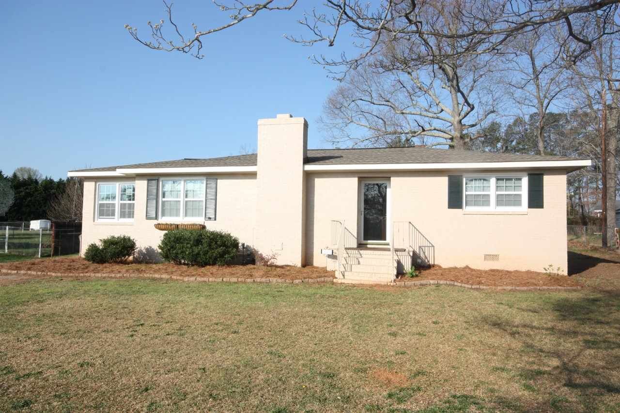 Property Photo: 401 Plainview Drive SC 29365