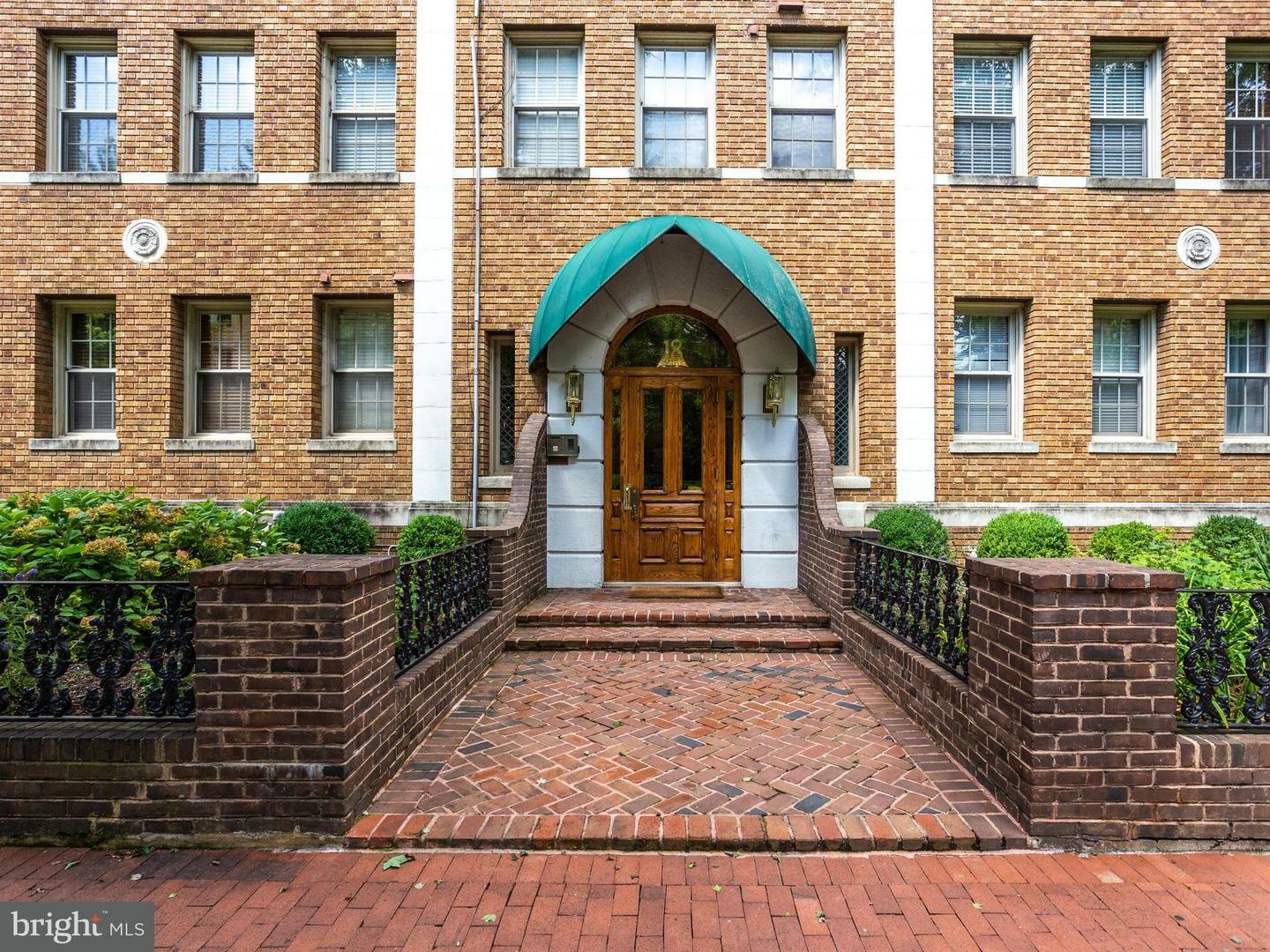 Property Photo: 18 9th Street NE 409 DC 20002