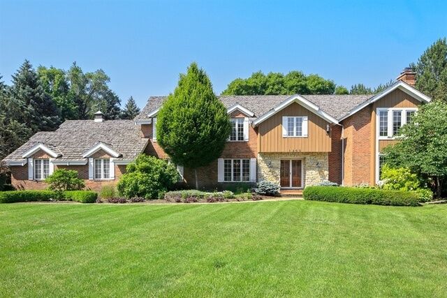 Property Photo: 1205 Midwest Club Parkway IL 60523