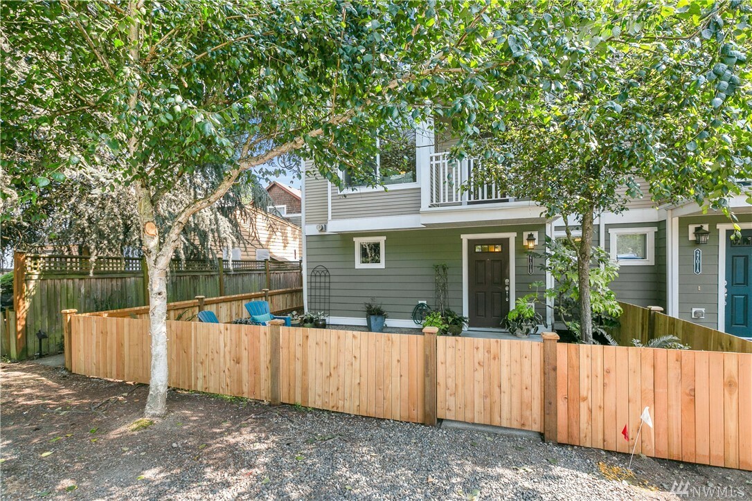 Property Photo:  2701 NE 123rd St B  WA 98125 