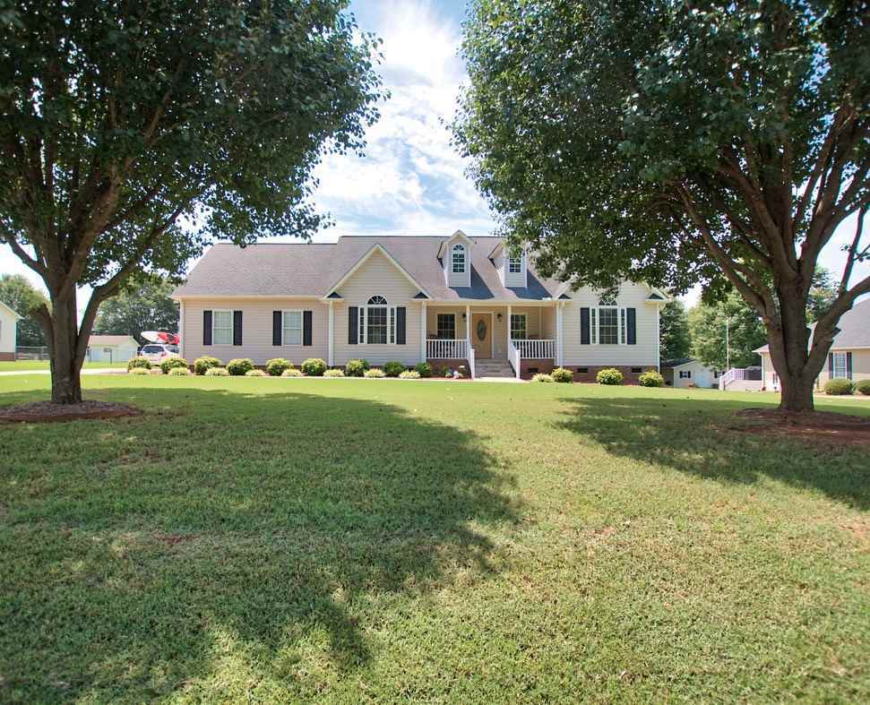 Property Photo:  340 Spring Valley Lane  SC 29349 