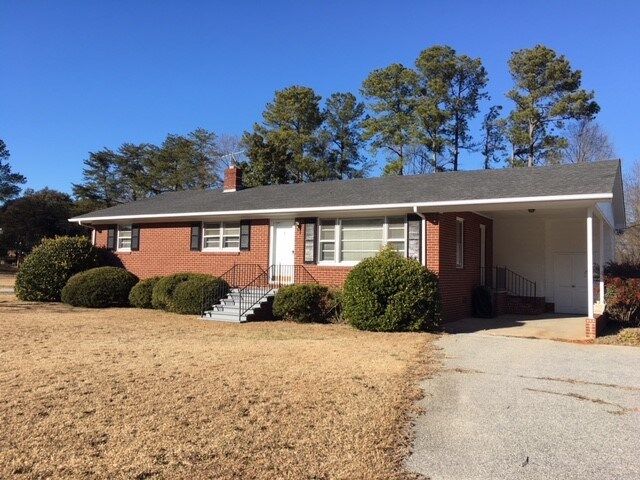 Property Photo:  820 W Main Street  SC 29372 