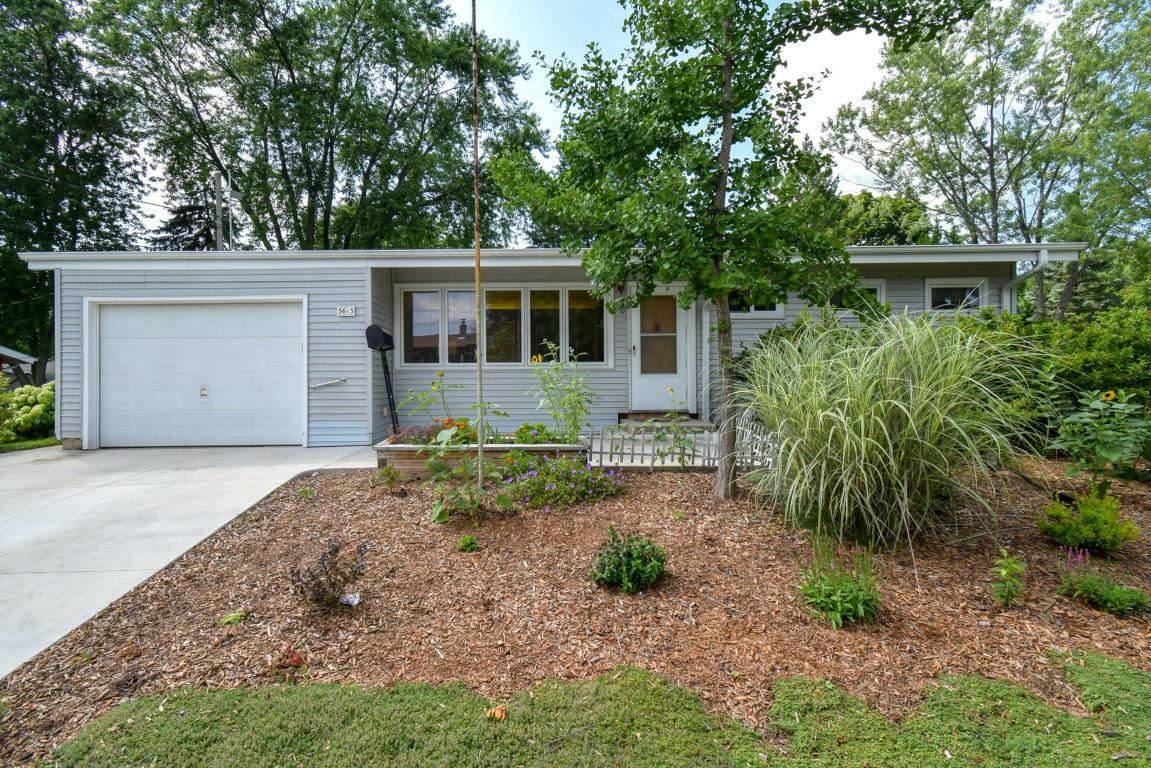 Property Photo:  5613 Bentwood Ln  WI 53129 