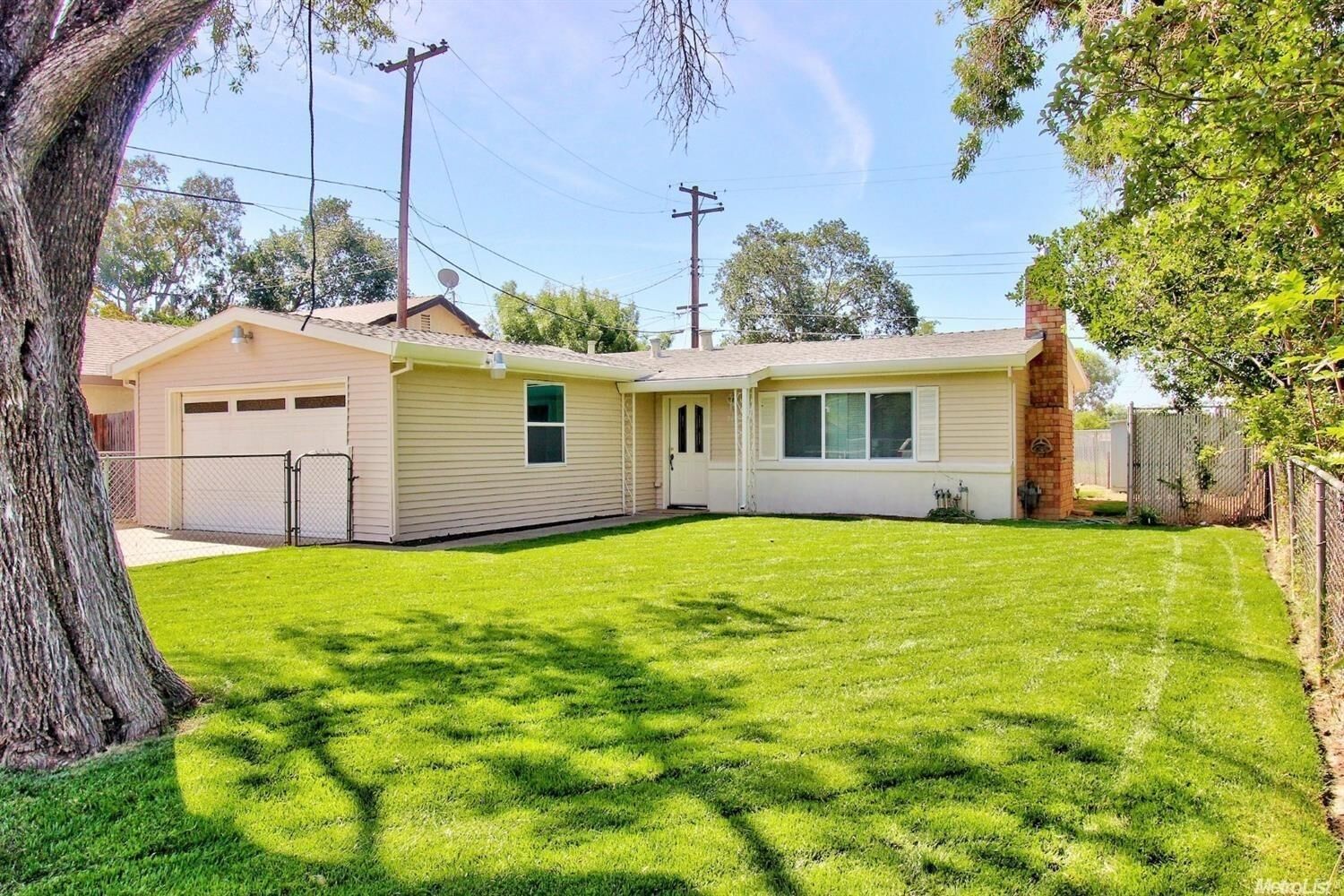 Property Photo: 312 Bradley Way CA 95673