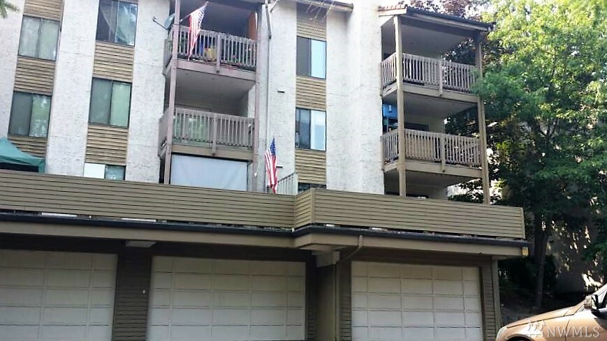 Property Photo:  10508 NE 32nd Place G301  WA 98004 