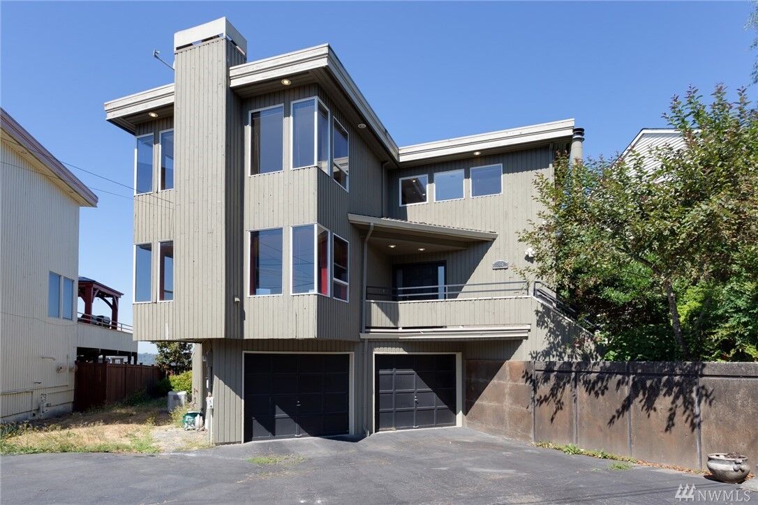 Property Photo:  5401 20th Ave S  WA 98108 