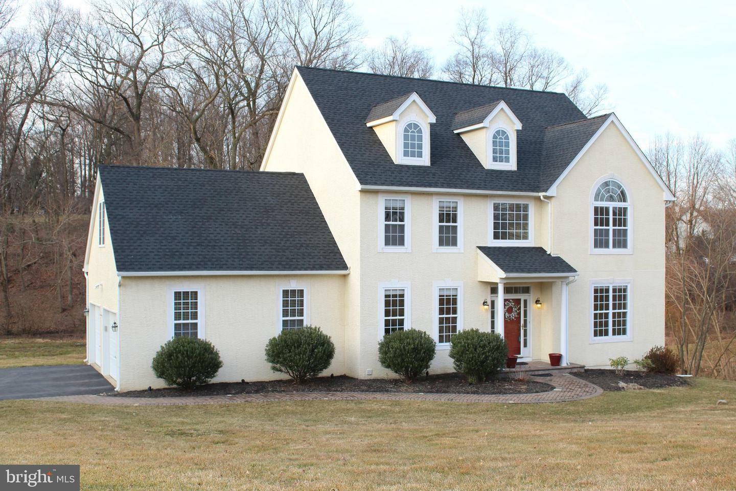 Property Photo: 162 Red Oak Drive PA 19352