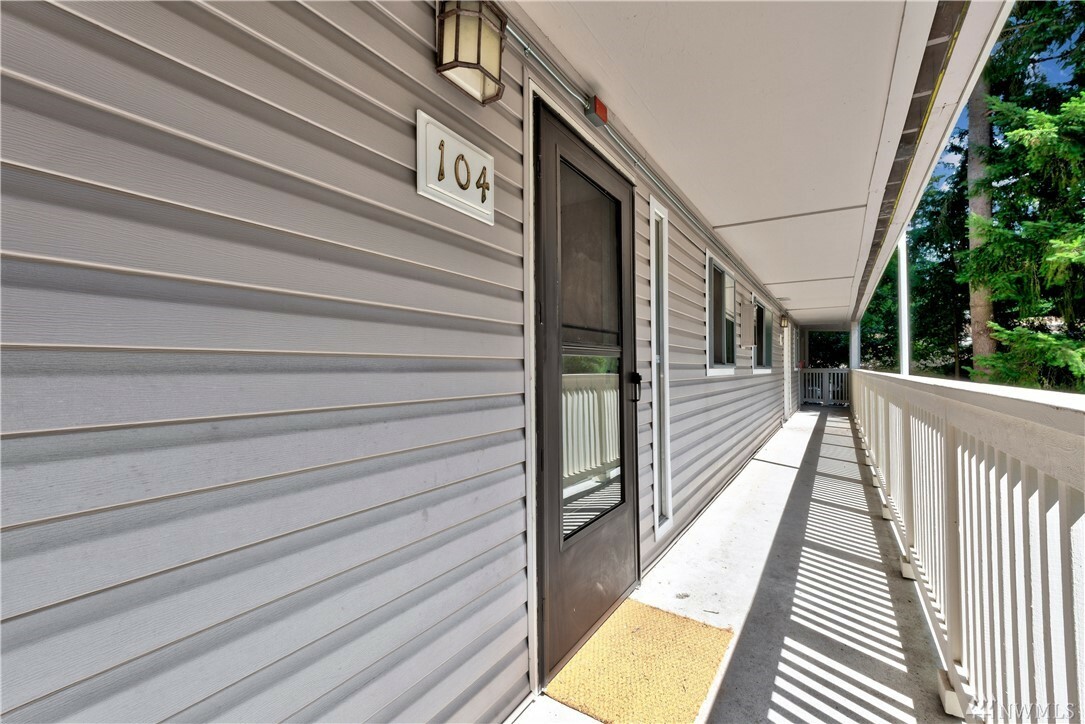 Property Photo: 14537 NE 40th St H104 WA 98007