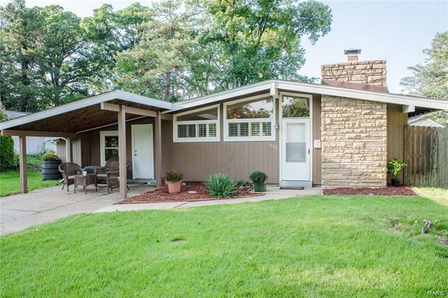Property Photo: 1426 Woodhue Drive 63126