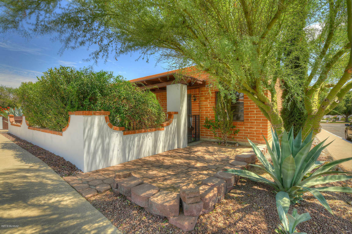 Property Photo:  263 S Paseo Madera  AZ 85614 