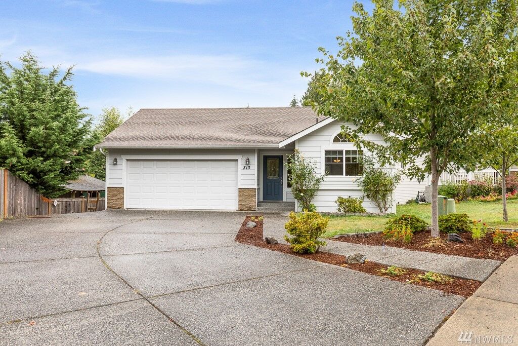 Property Photo:  310 22nd Street  WA 98290 