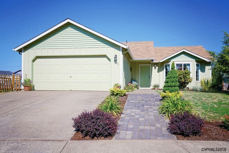 Property Photo: 271 N 12th St OR 97351