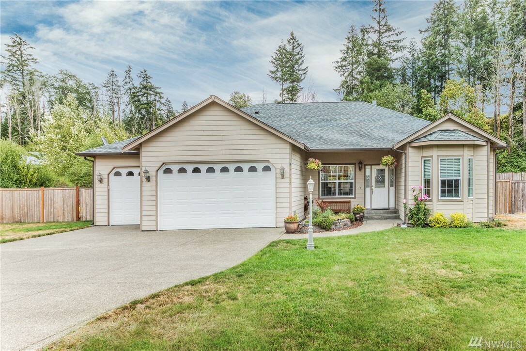 Property Photo:  513 Emerald Lane SE  WA 98576 