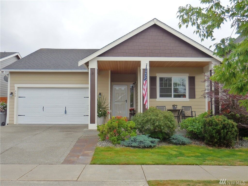Property Photo:  442 Petersen Dr E  WA 98022 