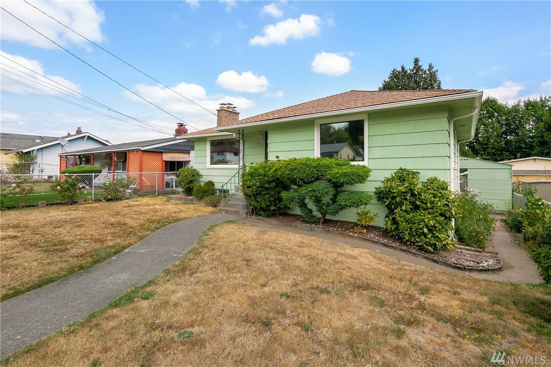 Property Photo:  5526 33rd Ave S  WA 98118 