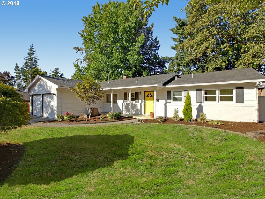 Property Photo:  2975 SW 113th Ave  OR 97003 