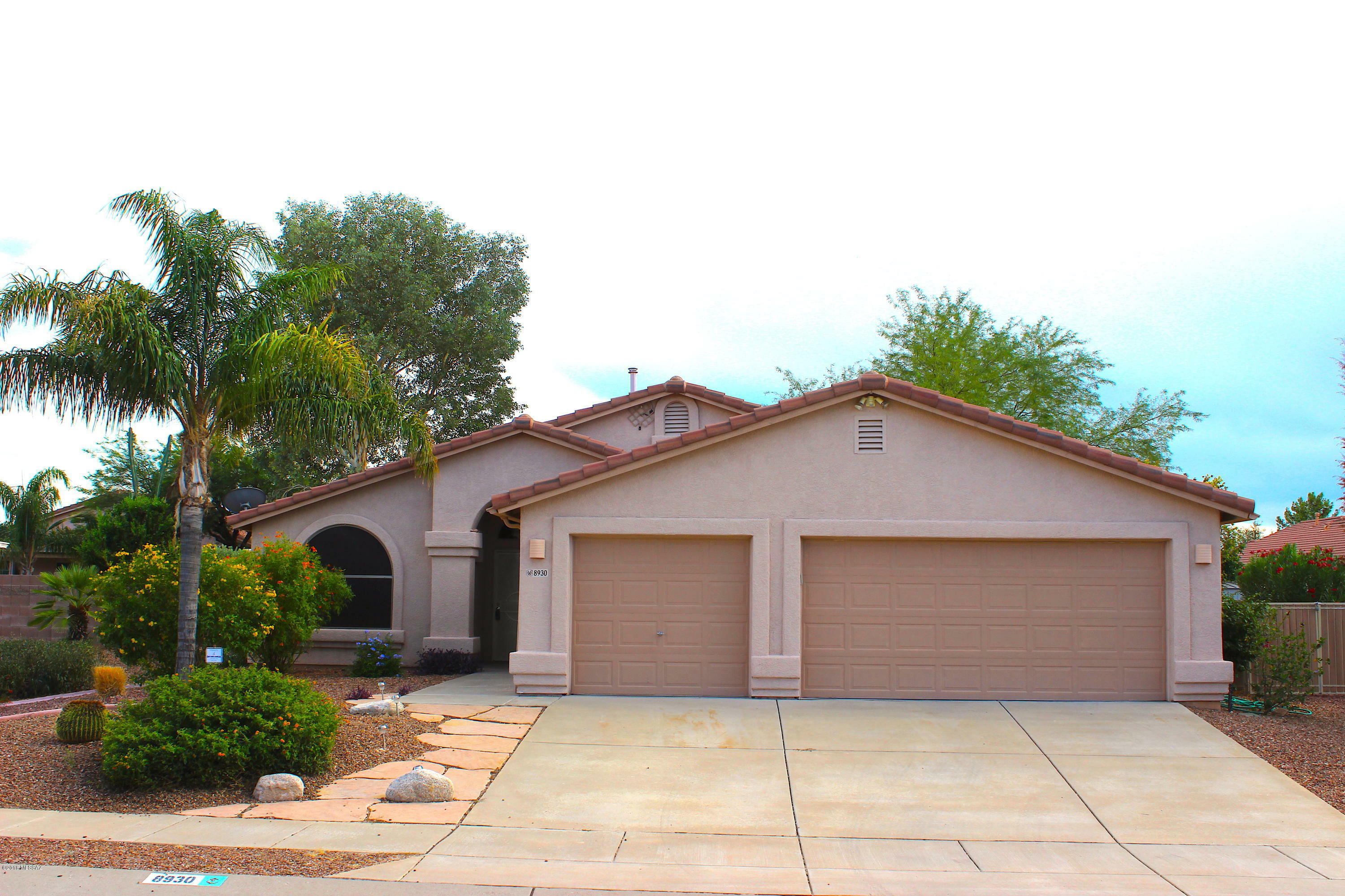 Property Photo:  8930 E Maxwell Drive  AZ 85747 