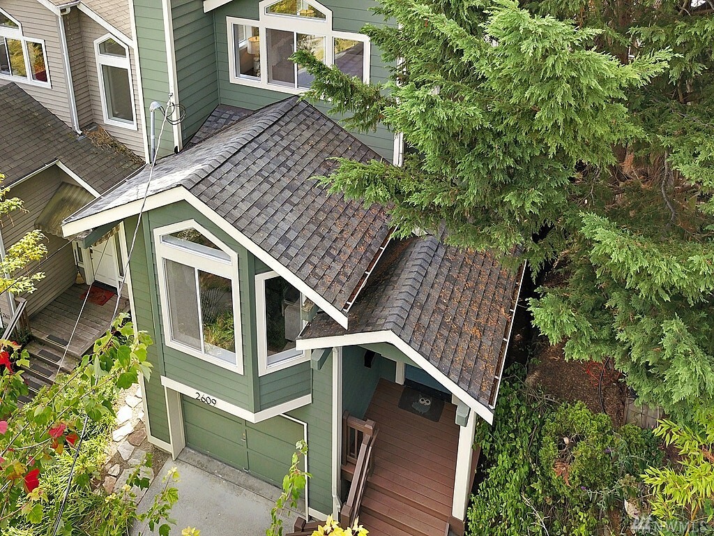 Property Photo:  2609 E Denny Wy  WA 98122 