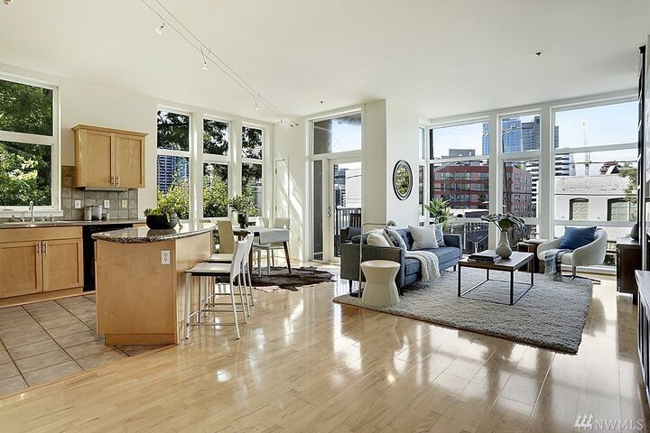 Property Photo:  303 E Pike St 303  WA 98122 
