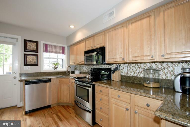 Property Photo:  616 L Street NE  DC 20002 