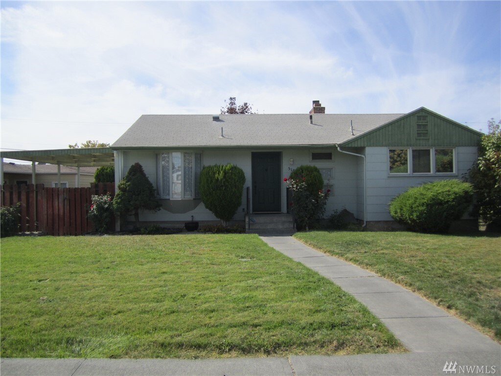 Property Photo:  518 S Alder St  WA 98837 