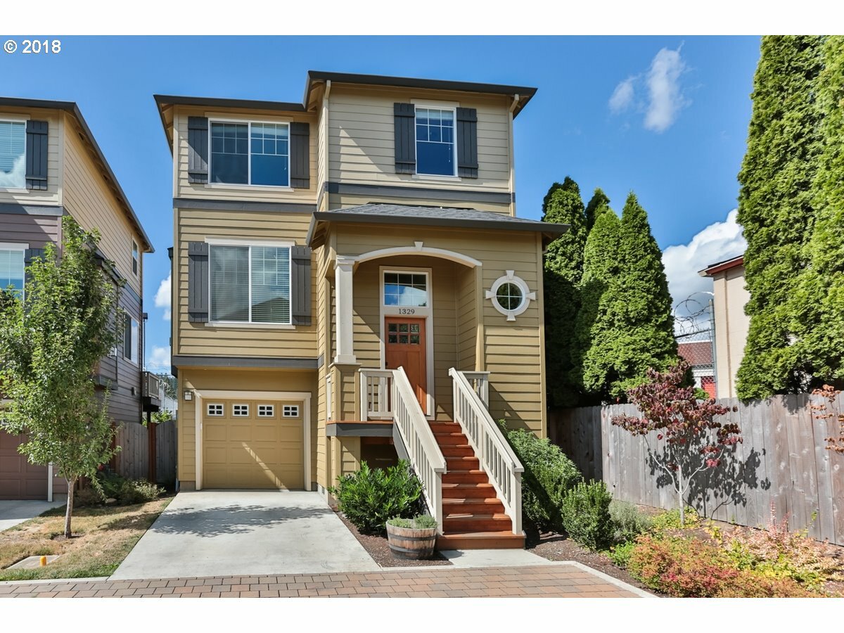 Property Photo: 1329 SE 84th Ave OR 97216