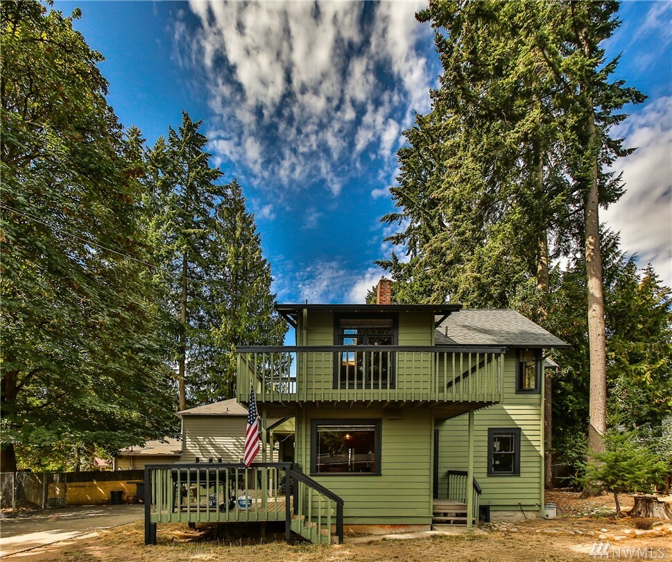 Property Photo:  18005 N Park Ave N  WA 98133 