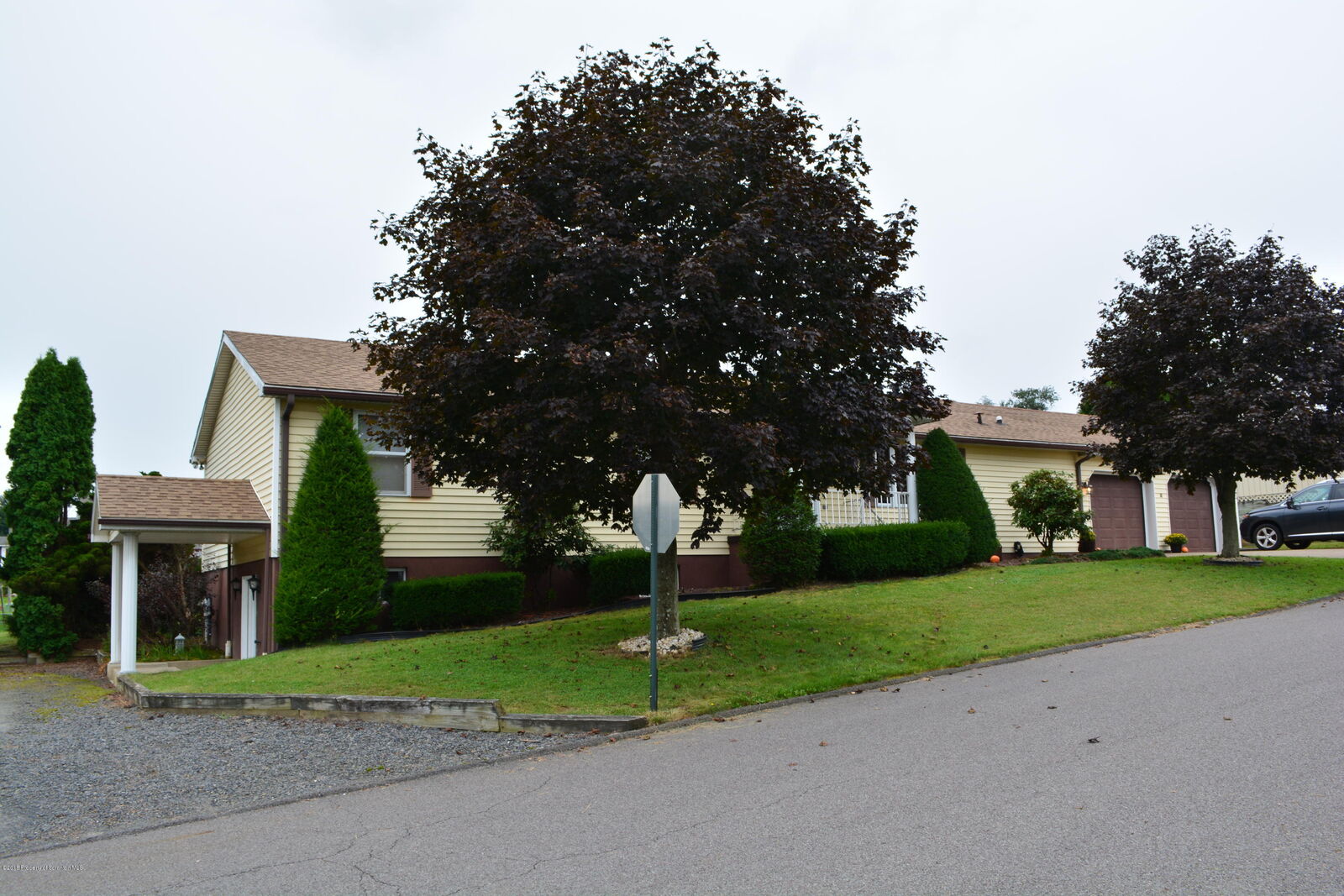 Property Photo:  1221 Kelly Drive  PA 18518 