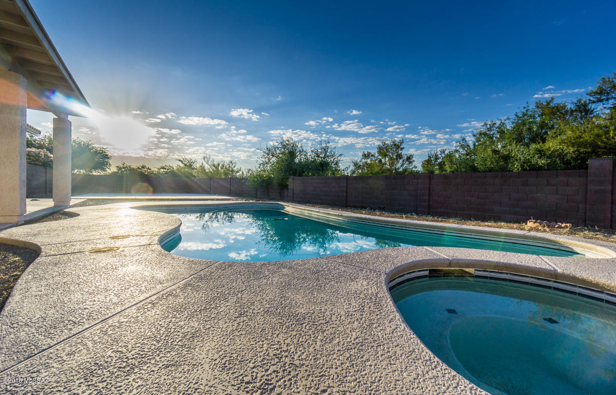 Property Photo: 1653 W Calle Carinosa AZ 85629