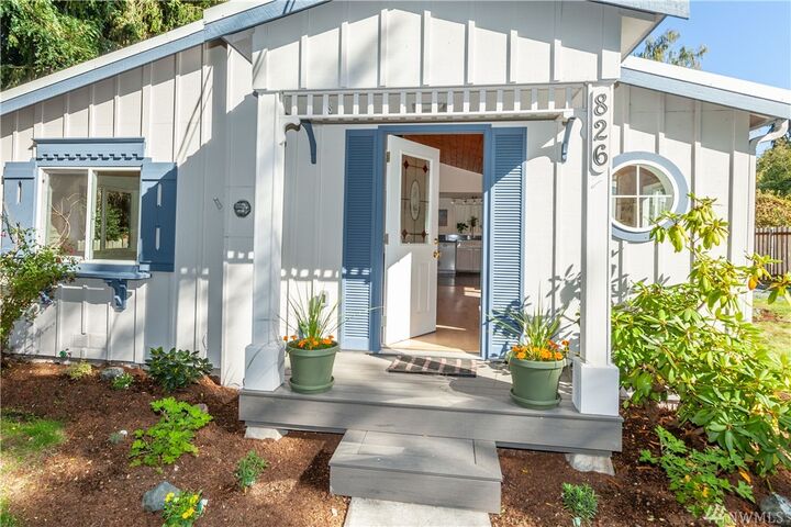 Property Photo:  826 Furman Ave  WA 98260 