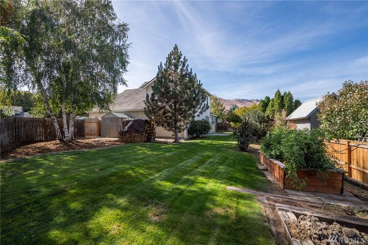 Property Photo: 1612 Alderwood Drive WA 98801