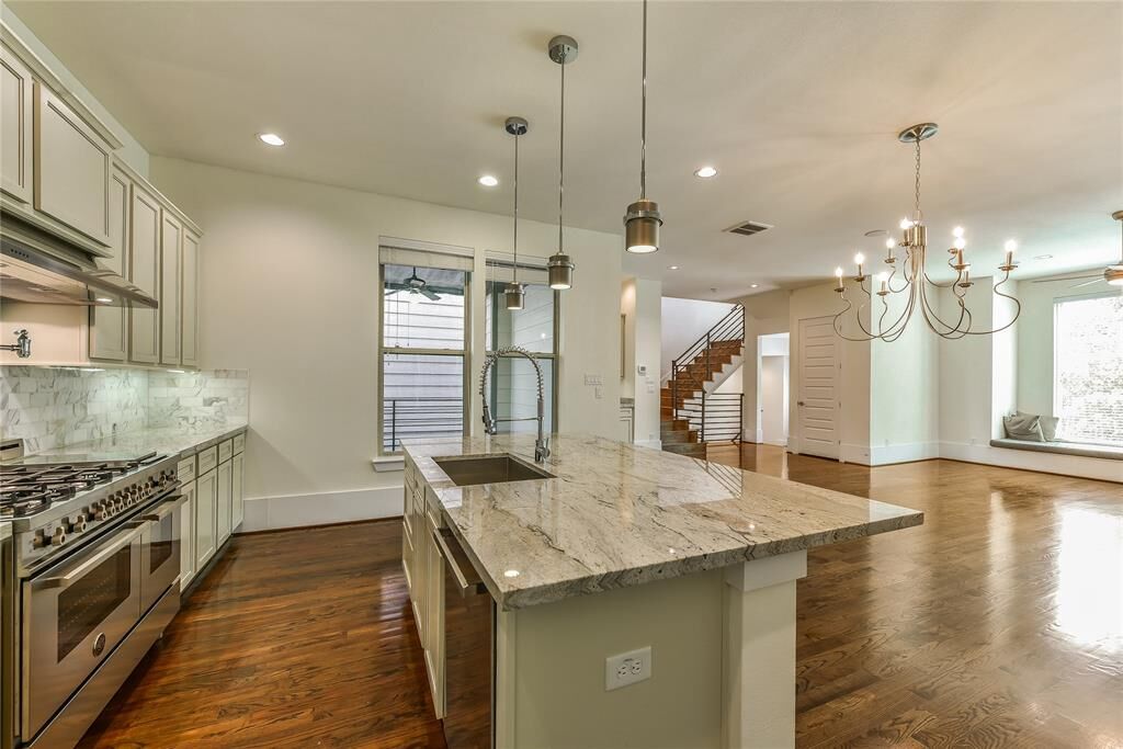 Property Photo:  2715 Mason Street  TX 77006 