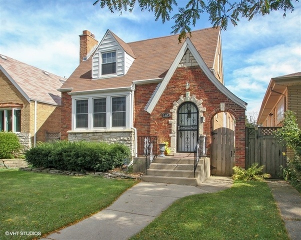 Property Photo: 6123 North Kildare Avenue IL 60646