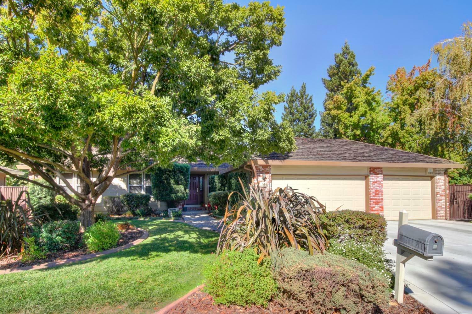 Property Photo:  15 Manteca Court  CA 95831 