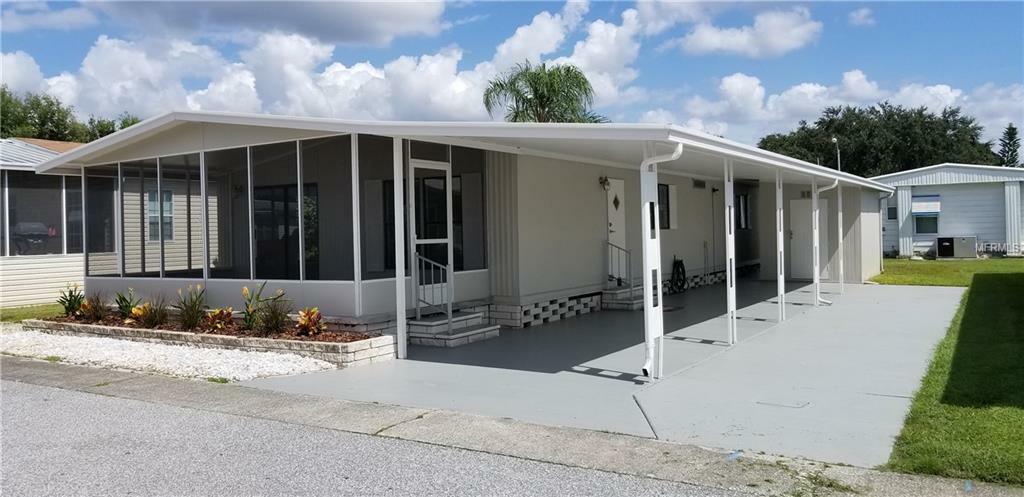 Property Photo: 338 Canal Way FL 34677