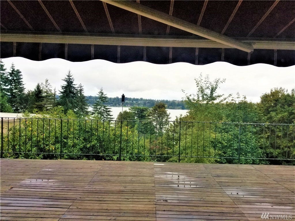 Property Photo: 10814 Lake View A & B Dr WA 98258