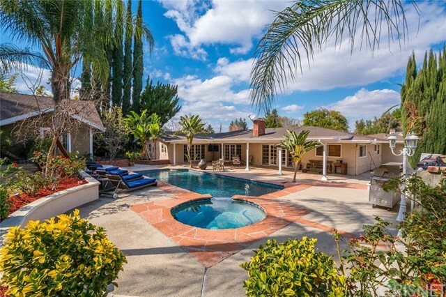 Property Photo:  4540 Del Moreno Drive  CA 91364 