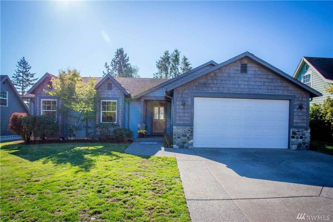 Property Photo:  2223 Gardiner Dr  WA 98248 