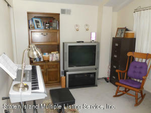 Property Photo:  21 Perine Avenue  NY 10305 