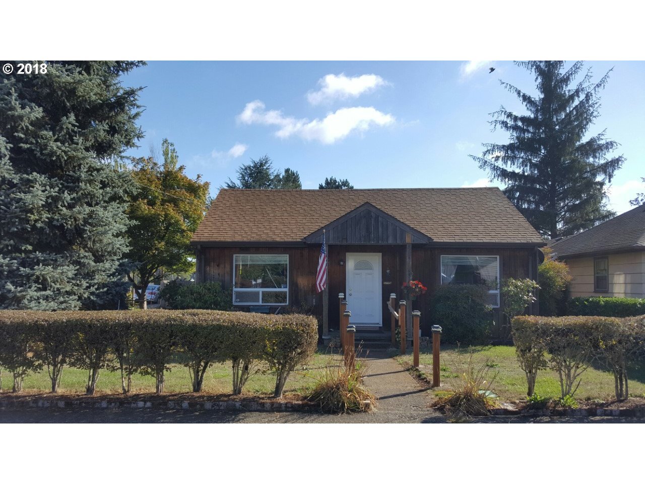 Property Photo: 707 S Bridge St OR 97378