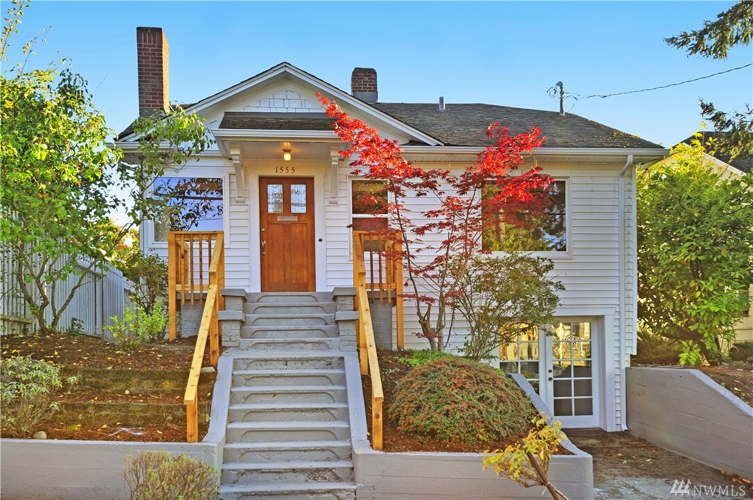 Property Photo:  1555 N 36th St  WA 98103 