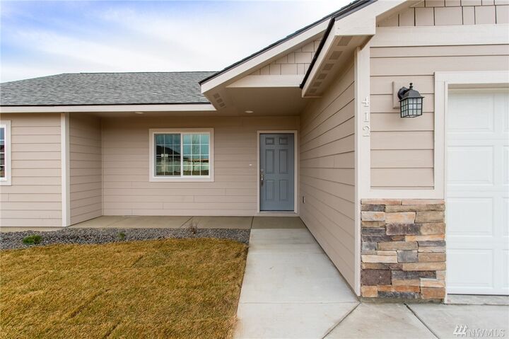 Property Photo:  412 S Trillium Wy  WA 98837 