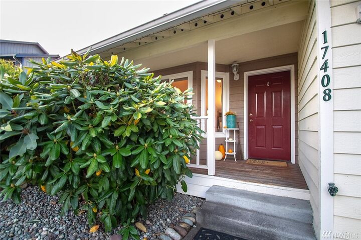 Property Photo: 17408 16th Ave E WA 98387