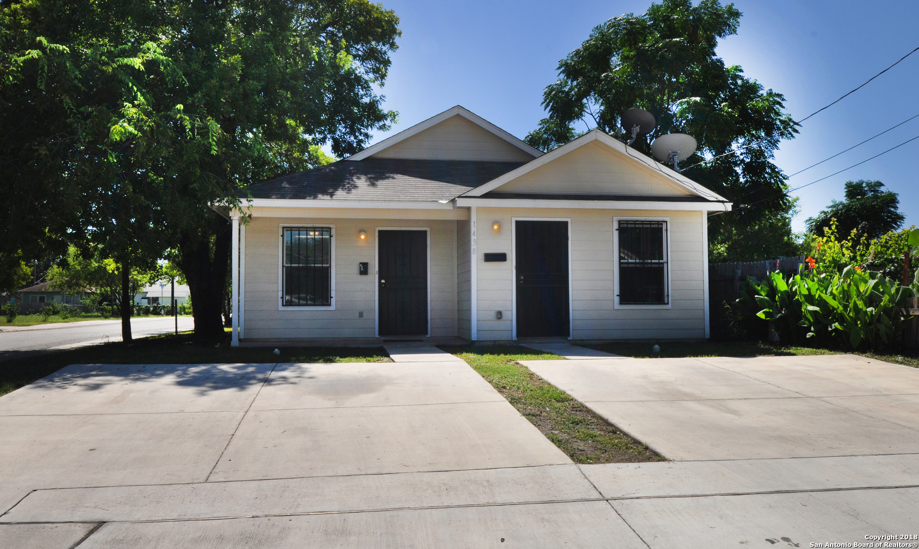 Property Photo:  1438 Lamar  TX 78202 