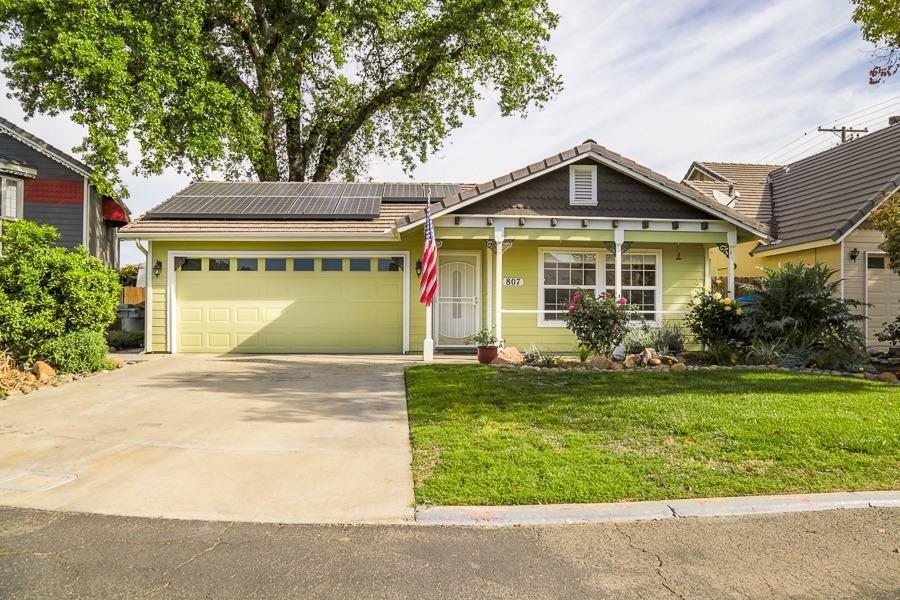 Property Photo:  807 S Pinkham Street  CA 93292 