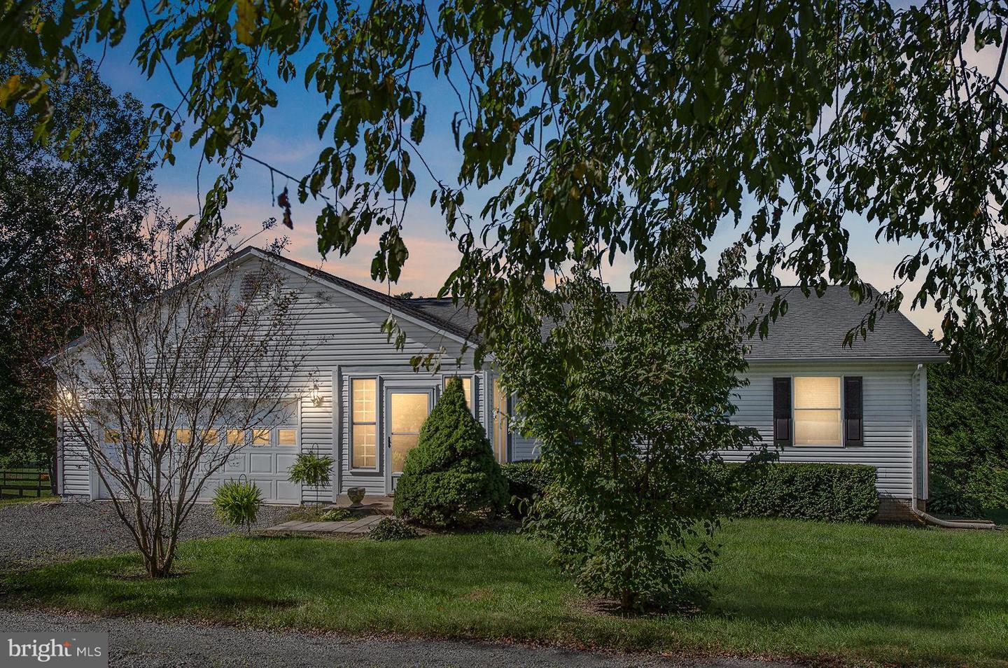 Property Photo: 8040 Frytown Road VA 20187
