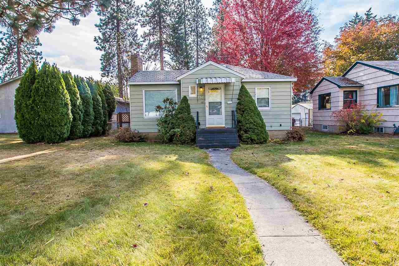 Property Photo:  2611 W Providence Ave  WA 99205 